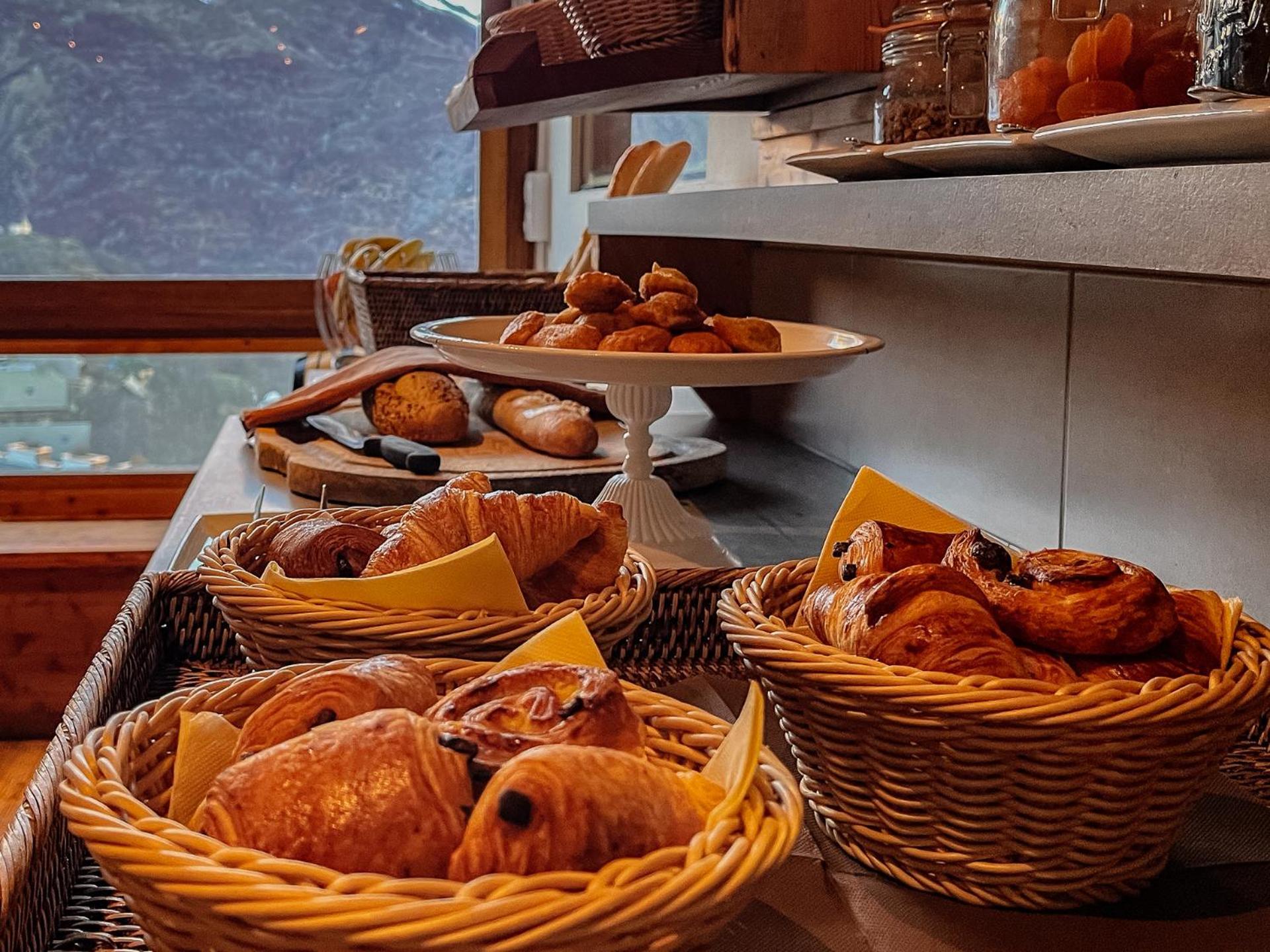 Hotel Restaurant Saint Roch Puy-Saint-Vincent Zewnętrze zdjęcie